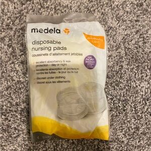 Medela Nursing Pads in White and Yellow Packaging